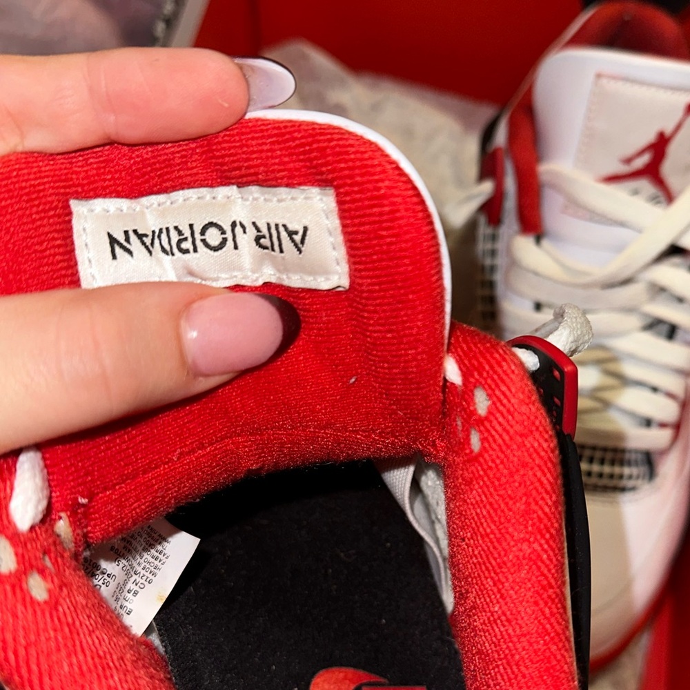 Air Jordan 4 Fire Reds - Picture 6 of 8